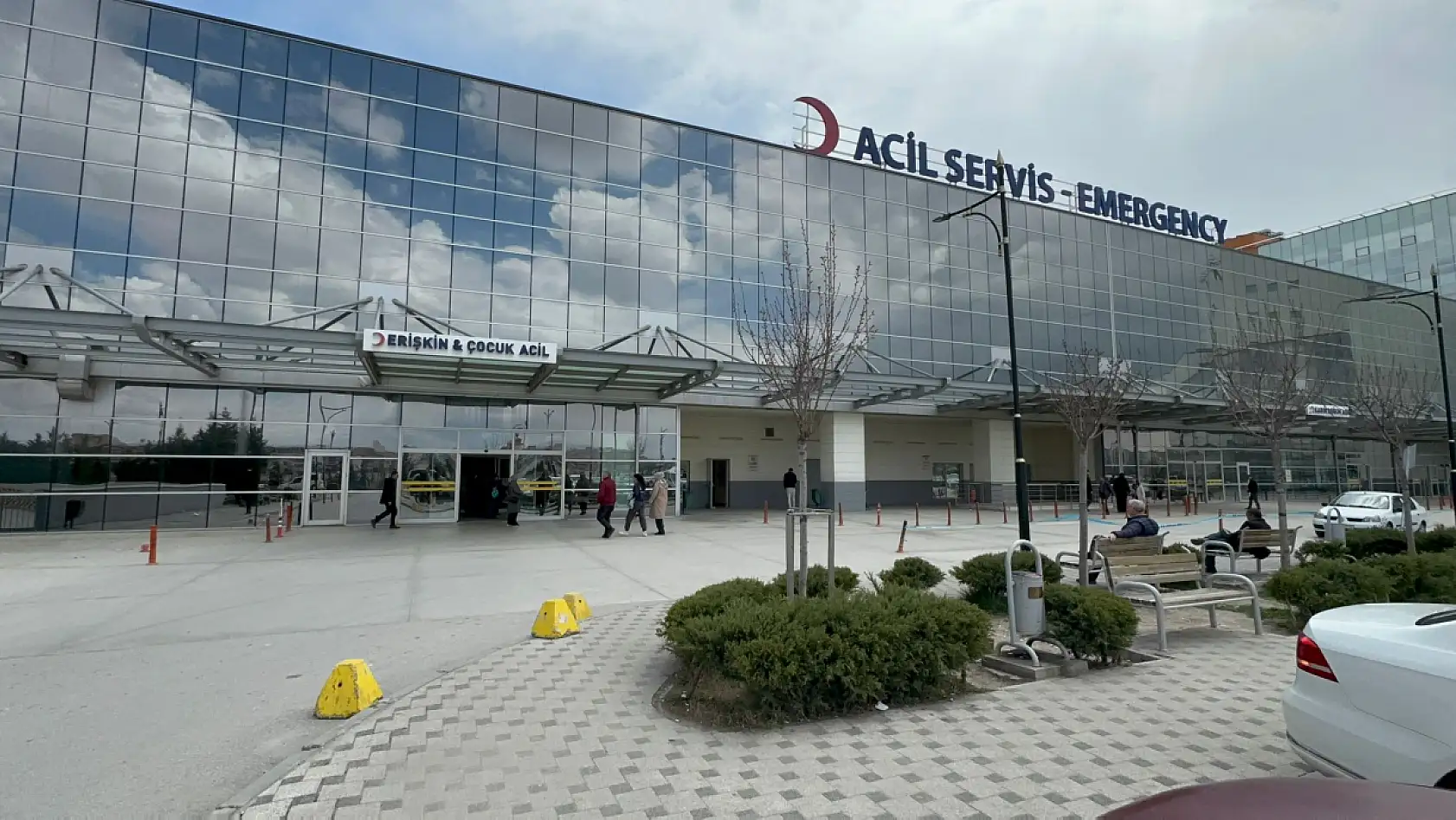 Konya merkezde cami yolunda feci kaza: Yaşlı adam yoğun bakımda, çarpıp kaçan sürücü serbest!