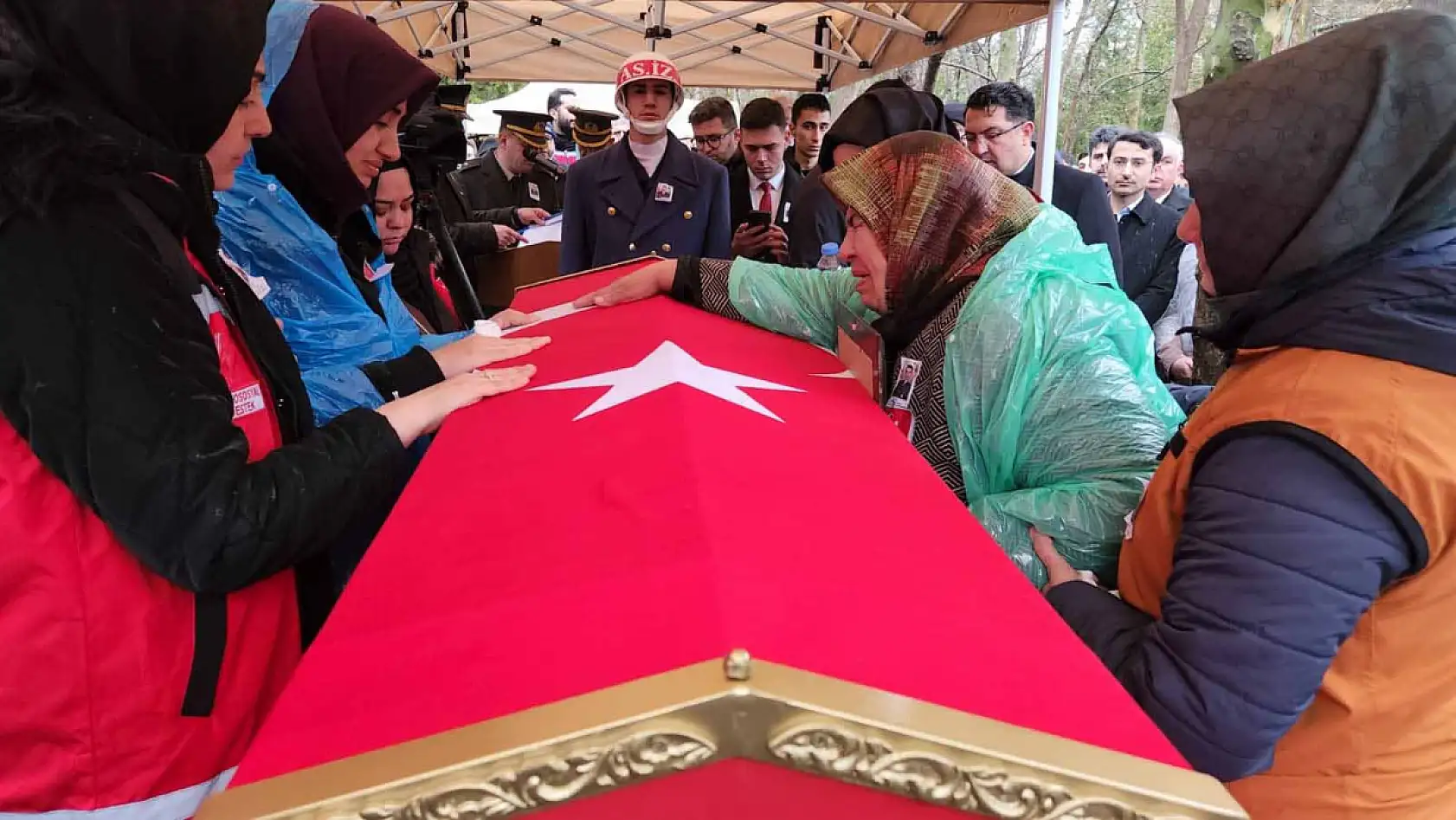 Konya şehidini son yolculuğuna uğurladı: Bizi yalnız bıraktın kuzum