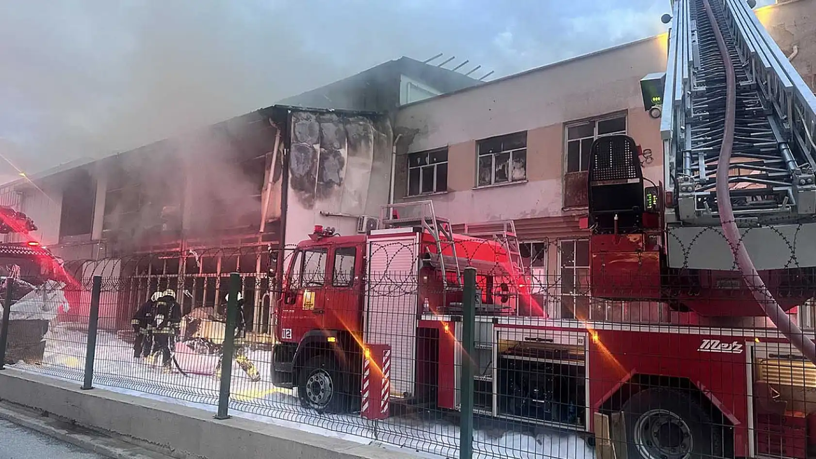 Konya'da fabrika yangını: İtfaiye eri Mehmet Tekeli şehit oldu!