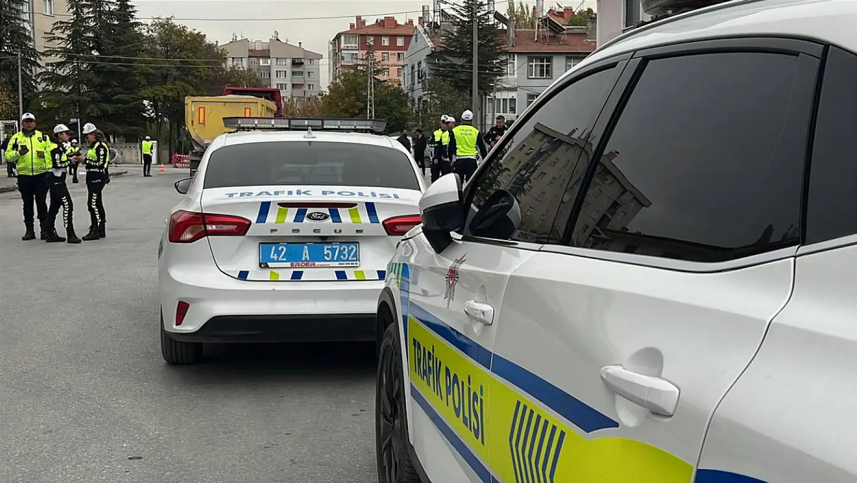 Konya merkezde yolcu minibüsü ile kamyon çarpıştı: Çok sayıda yaralı var
