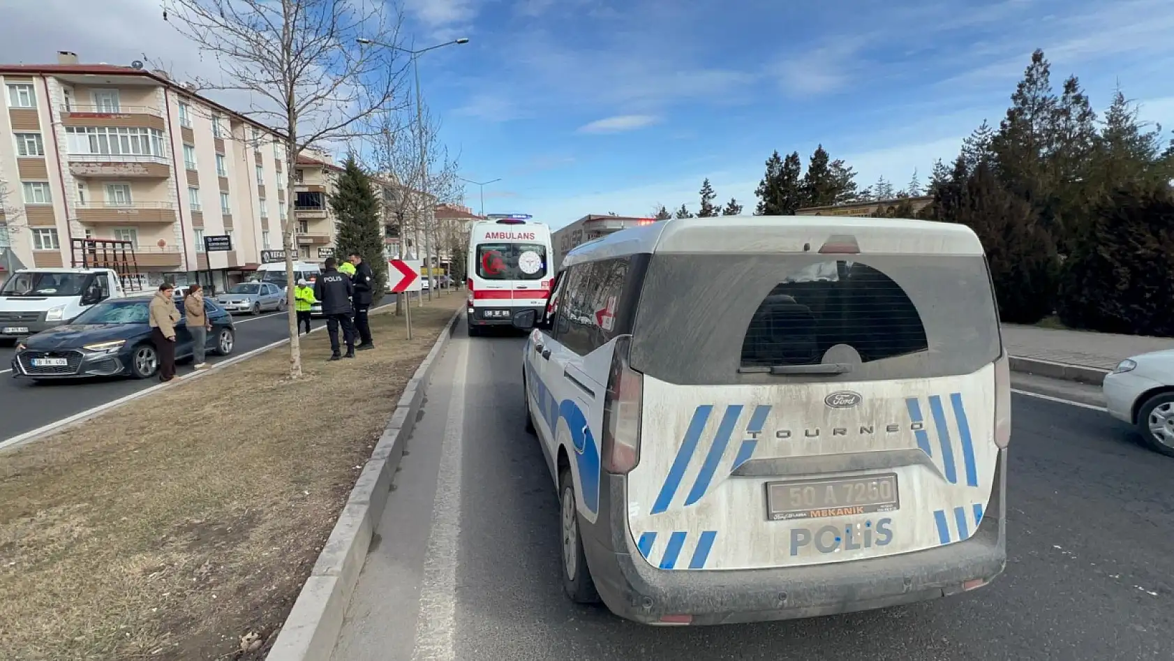 Yolun karşısına geçmek isterken can verdi