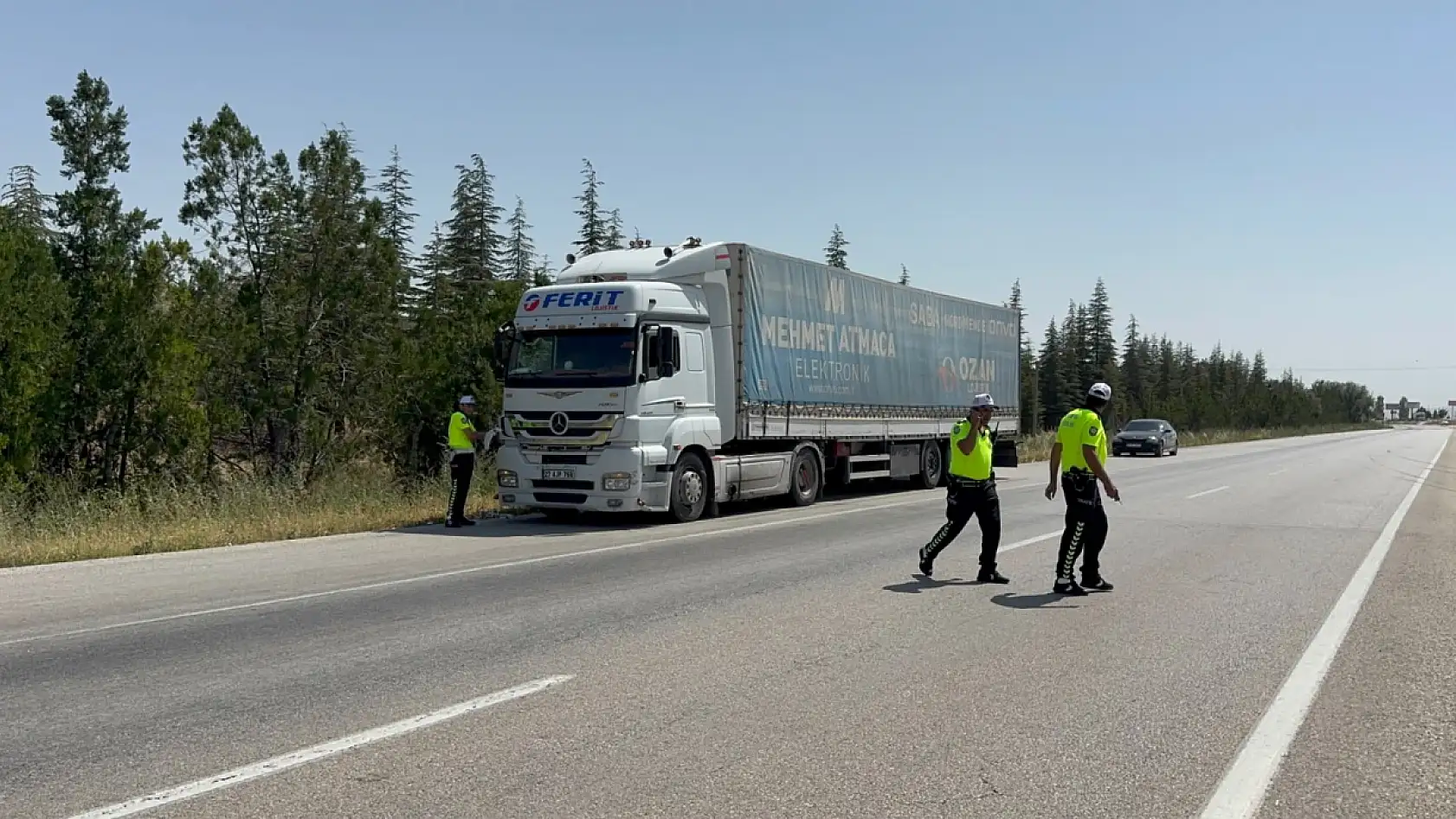 Konya'da TIR'ın patlayan lastiği felakete yol açtı, 8 yaralı
