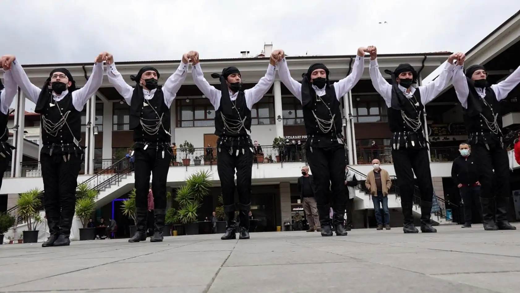 Türkiye'nin ritmi bu listede: 81 ilin meşhur oyun havaları