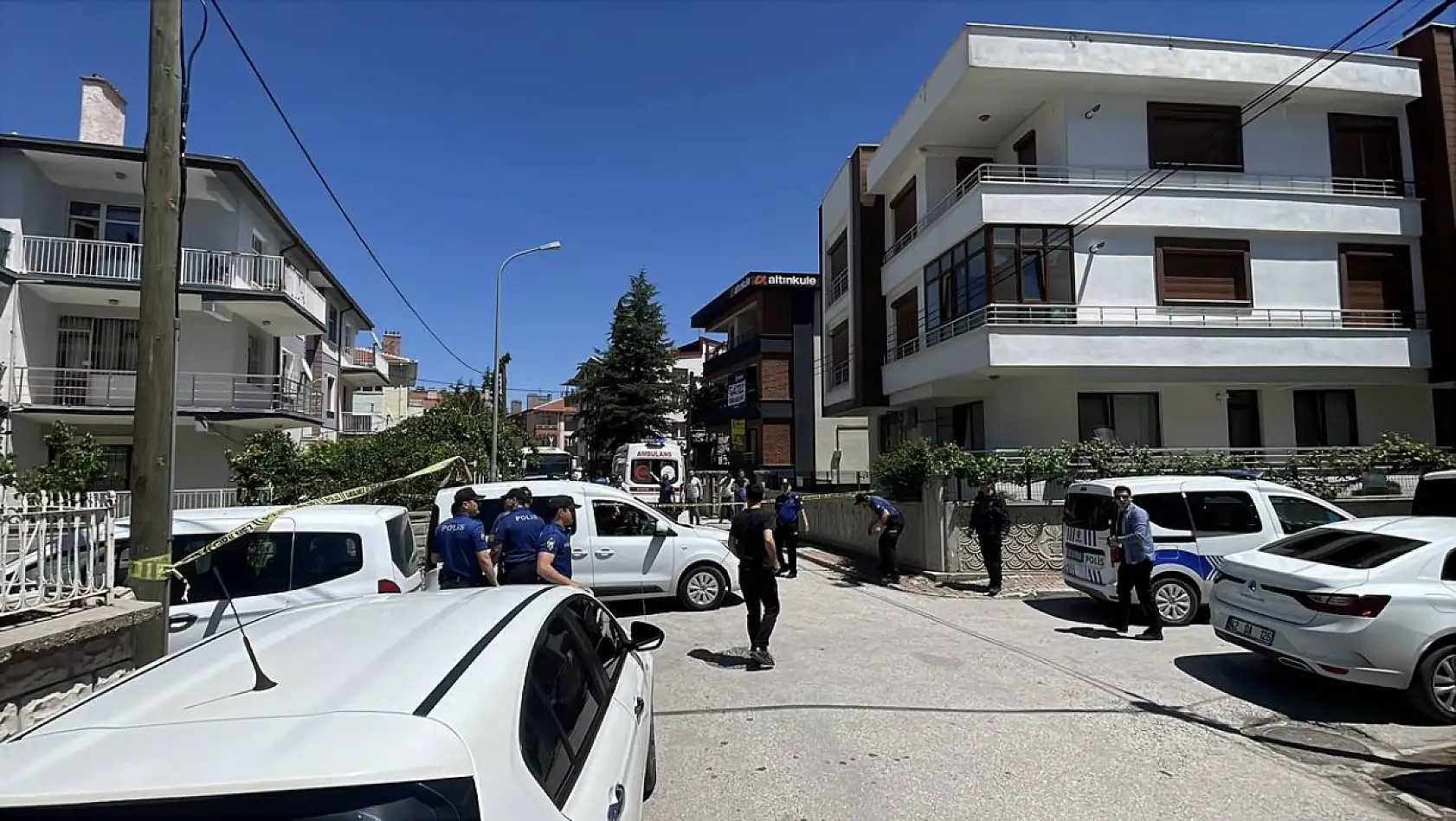 Konya merkezde cinnet geçiren evlat anne ve babasını hayattan kopardı