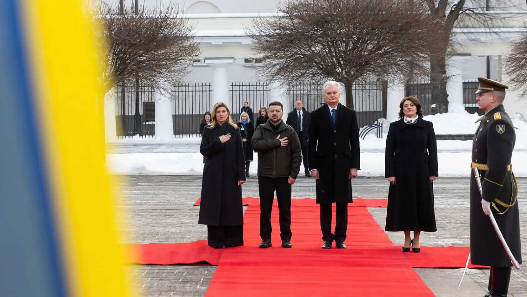 Zelenskiy Litvanya'da destek aradı... Rus saldırılarına karşı yüz jeneratör yola çıkıyor