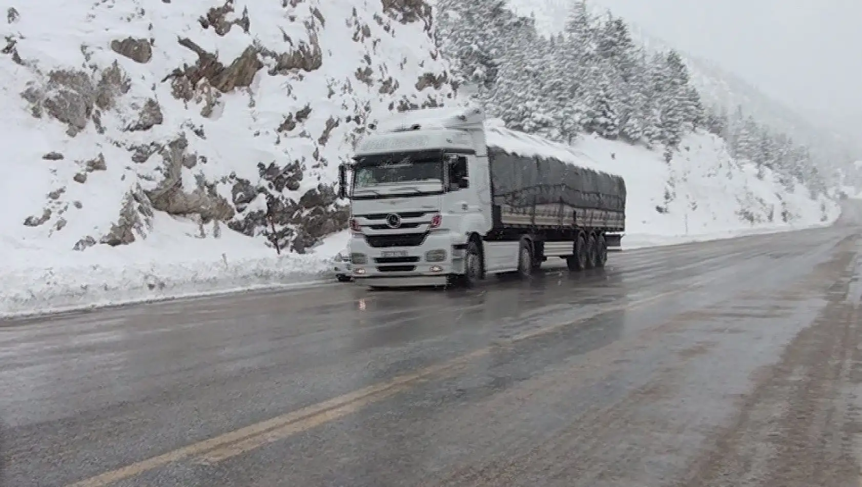 Konya-Antalya yolunda kar alarmı