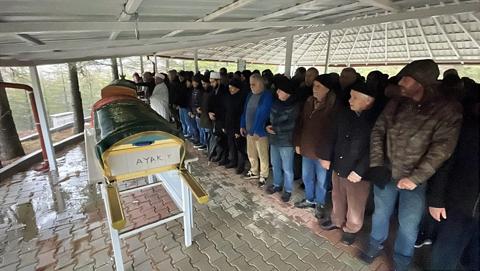 Yan yana defnedildiler: Konya'da anne ve kızından geriye acı hikaye kaldı