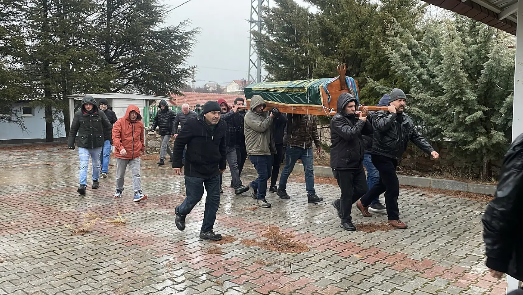 Yan yana defnedildiler: Konya'da anne ve kızından geriye acı hikaye kaldı