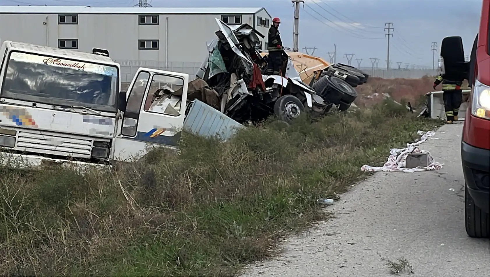 Konya'da tır demir yüklü kamyona çarptı: 1 ölü