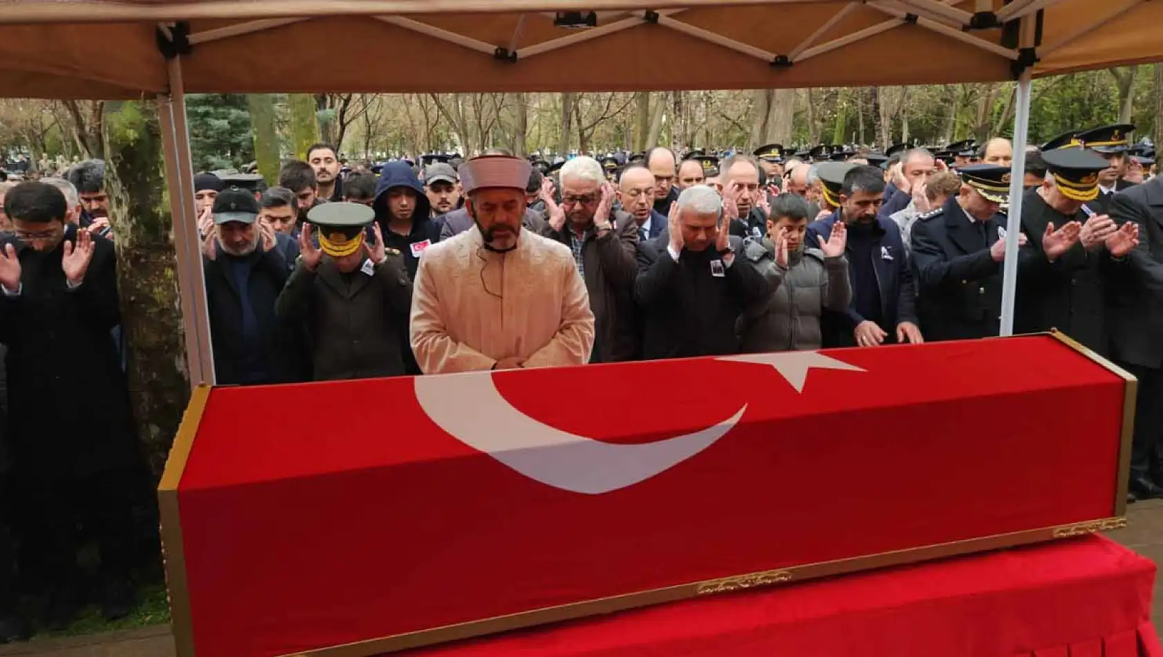 Konya şehidini son yolculuğuna uğurladı: Bizi yalnız bıraktın kuzum