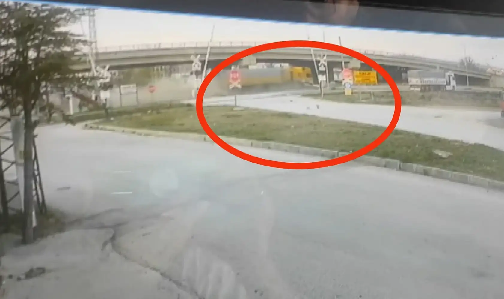 Konya'da trafik kazası: Genç sürücü olay yerinde hayatını kaybetti