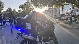 Kavşaktan dönen motosikletli Yunus ekibi kaza yaptı: 2 polis yaralı