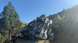 Konya-Antalya karayolunda tır şarampole devrildi: 2 yaralı!