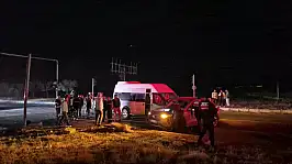 Otomobil ile minibüs çarpıştı: 12 yaralı