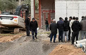 İnşaatta can pazarı: İş makinesi ile duvar arasında sıkışan işçi öldü