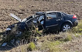Konya'da kaza: Kontrolden çıkan otomobil taklalar atarak tarlaya devrildi