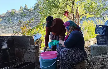 Konya'da Yörüklerin zahmetli mesaisi! Saatlerce uğraşıp hazırlanıyor