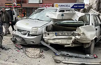 Konya merkezde kamyonet, kırmızı ışıkta bekleyen 7 aracın arasına daldı