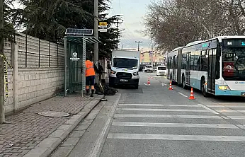Konya merkezde motosiklet durağa çarptı, 17 yaşındaki genç hayatını kaybetti