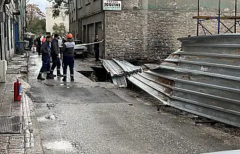 Konya merkezde zemin çöktü! Doğalgaz ve su boruları patladı