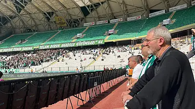 Konyaspor taraftarı tepkili! Taç çizgisi görünmüyor