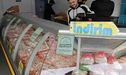 Zehirlenmeler tavuk fiyatlarını baskıladı