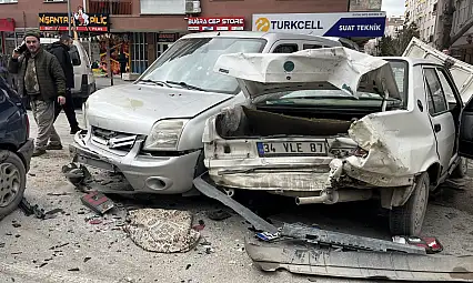 Konya merkezde kamyonet, kırmızı ışıkta bekleyen 7 aracın arasına daldı
