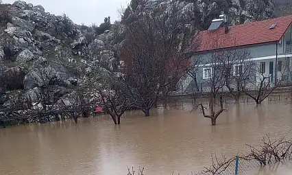 Konya'nın yağış rekortmeni ilçesinde karla eridi: Tarım arazileri sular altında kaldı