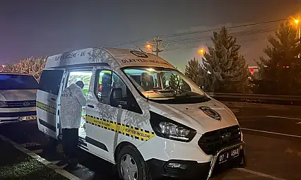 Şüpheli ölüm... Yol kenarında park halindeki minibüste ceset bulundu