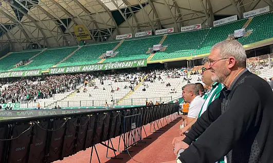 Konyaspor taraftarı tepkili! Taç çizgisi görünmüyor