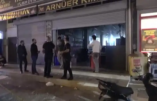 16 yaşındaki çocuk iş yerinde başından vuruldu