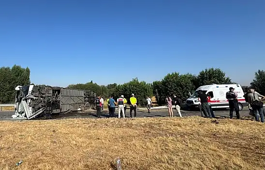 Afyonkarahisar-Antalya yolunda otobüs kazası: 22 kişi yaralandı