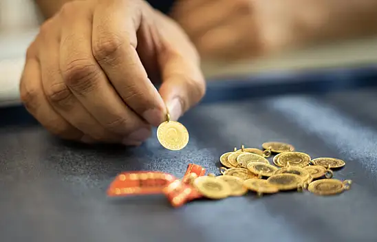 Altın fiyatlarında sert fren: Gram altın güne düşüşle başladı
