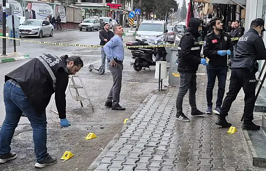 Banka çalışanları mermi izlerini görünce şok oldu: Motosikletli saldırgan yakalandı