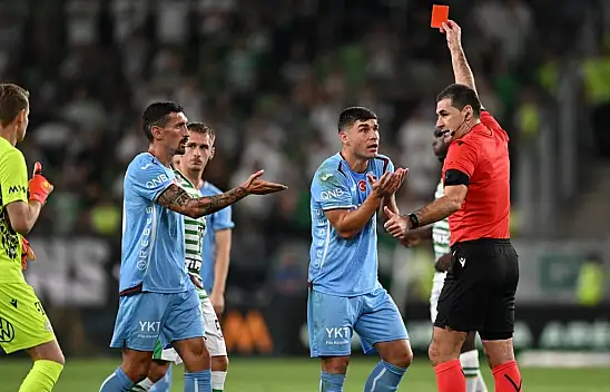 Budapeşte'de kırmızı kartlar konuştu: Trabzonspor yoluna Konferans Ligi'nde devam edecek