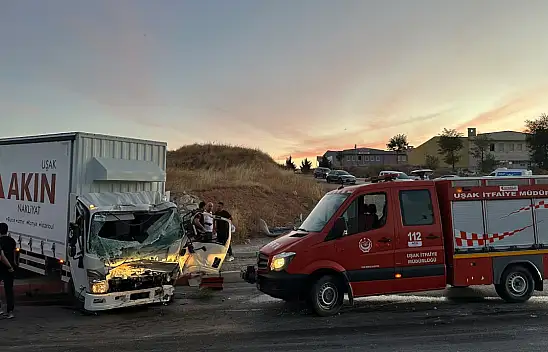 İtfaiye aracı ile kamyon çarpıştı: 1 ölü, 2 yaralı