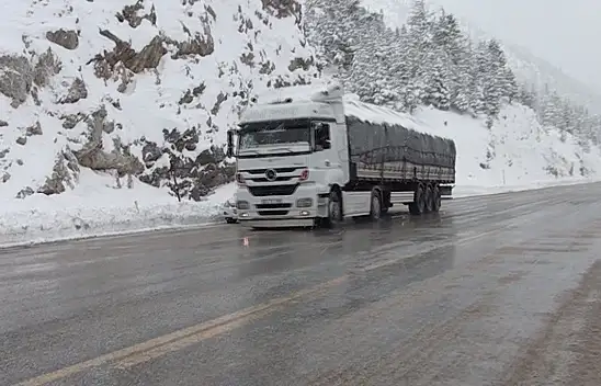 Konya-Antalya yolunda kar alarmı