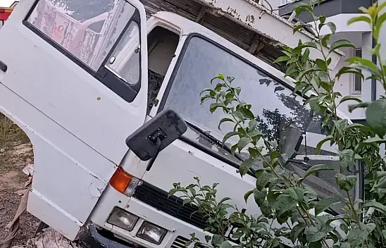 Konya'da genç, dehşeti yaşadı! Kamyoneti durdurmak isterken sıkıştı