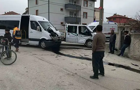 Konya'da öğrenci servisi kaza yaptı...Yaralılar var