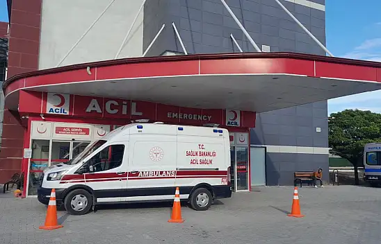 Konya'da otomobilden inen yayaya çarpan motosikletler devrildi: Yaralılar var