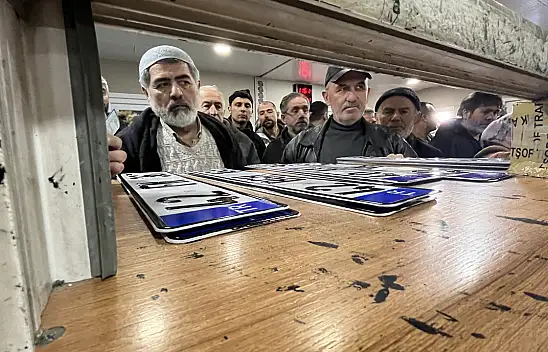 Konya'da plaka basım yoğunluğu: 'Sürenin uzatılmasını istiyoruz'