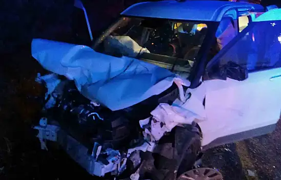 Otomobil ile ticari araç çarpıştı: 1 ölü, 3 yaralı