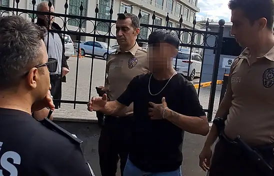 Parkta 'kız meselesi' kavgası: 2'si bıçakla 3 yaralı!