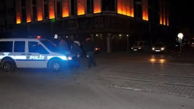 68'lik teyze kapkaççıya çantasını bırakmadı