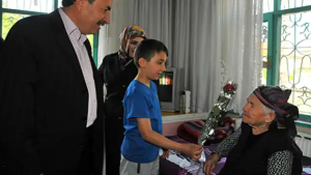 Başkan Akkaya şehit annelerini unutmadı