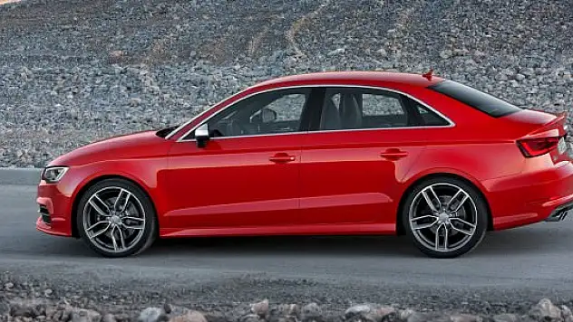 Yepyeni Audi A4 geliyor