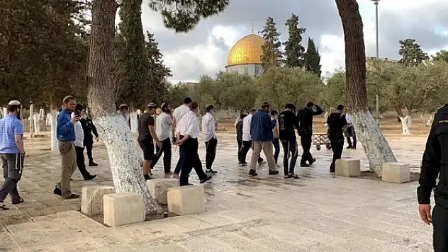 Fanatik Yahudilerin Mescid-i Aksa'ya baskınları sürüyor