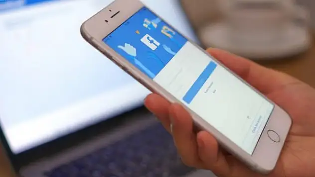 FACEBOOK kullanıcıları  mobil cihazları tercih ediyor