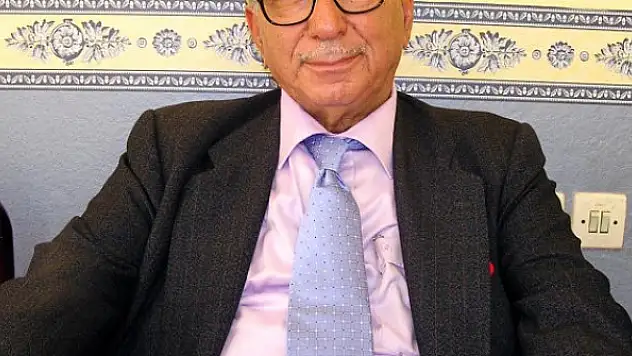 Prof. Dr. Hüseyin Sipahioğlu  AIDS hastalığına ilk teşhisi koydu