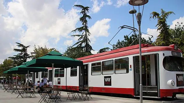 Konya'da 'Nostaljik Tramvay Kafe' zamanda yolculuğa çıkarıyor